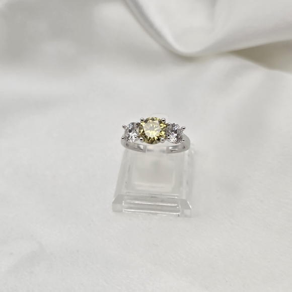 Luxury Sterling Silver 925 Clear & Lemone Yellow Moissanite Gemstone Ring